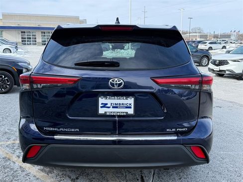 Used 2022 Toyota Highlander XLE image 4