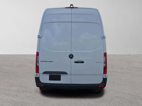 Used 2025 Mercedes-Benz Sprinter 2500 image 4