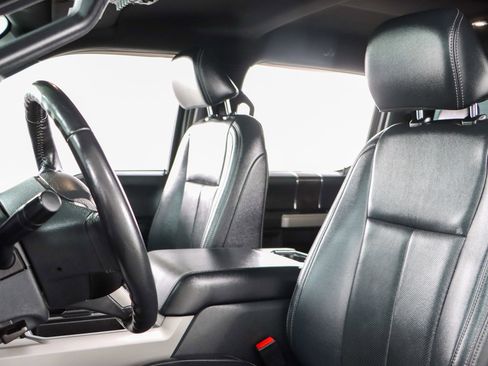 Used 2022 Ford F250 Lariat w/ Black Appearance Package image 25