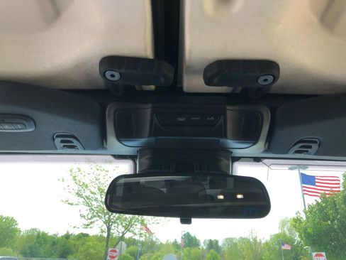 Used 2024 Jeep Wrangler Unlimited Sport AWD/4WD image 31