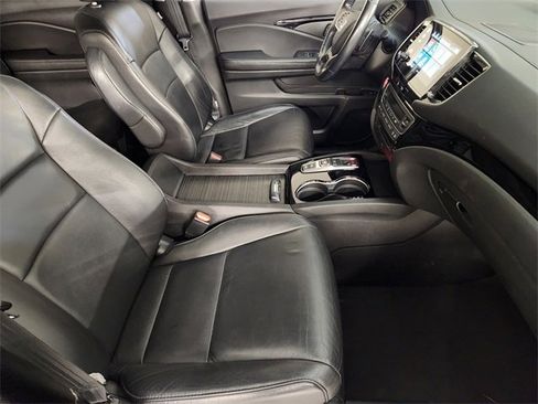 Used 2019 Honda Pilot Touring image 3