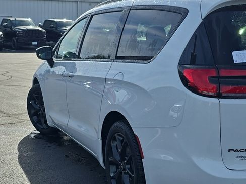 New 2026 Chrysler Pacifica Limited w/ S Appearance Package image 68