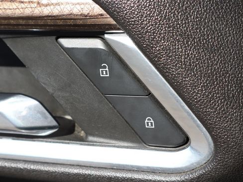Used 2022 Chevrolet Silverado 1500 LT RWD image 14