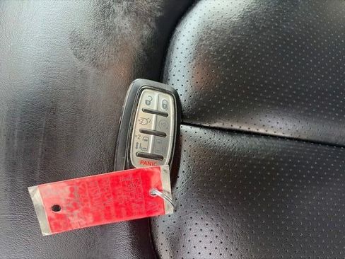 Used 2023 Chrysler Pacifica Touring-L FWD image 46