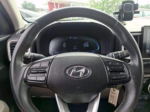 Used 2023 Hyundai Venue SEL FWD image 20