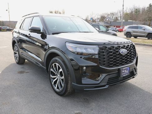 Certified 2025 Ford Explorer ST-Line image 1