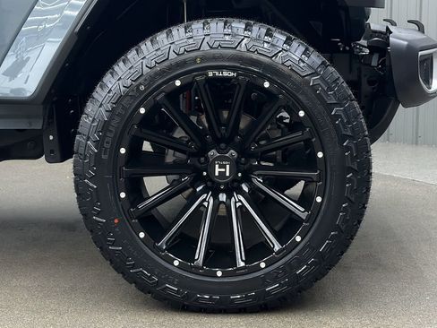 Used 2025 Jeep Wrangler Unlimited Sahara w/ Safety Group image 9