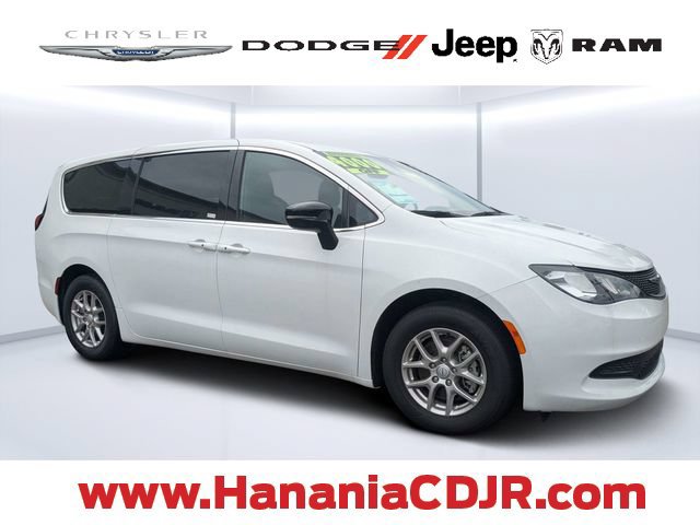 Used 2025 Chrysler Voyager LX FWD image 1
