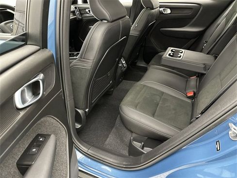 Certified 2022 Volvo C40 P8 Recharge Ultimate image 23