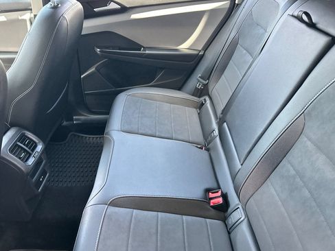 Used 2023 Volkswagen Taos SE w/ Panoramic Sunroof Package FWD image 12