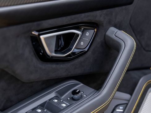 Used 2024 Lamborghini Urus Performante image 25