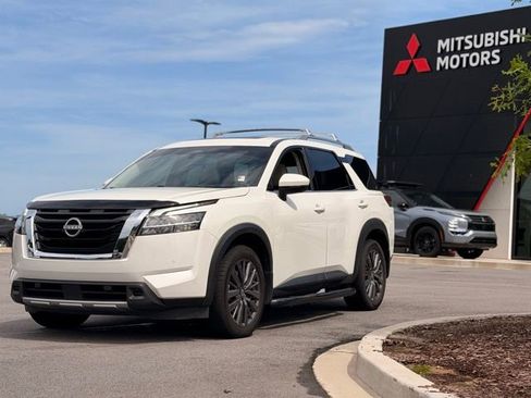 Used 2023 Nissan Pathfinder SL w/ SL Premium Package AWD/4WD image 8
