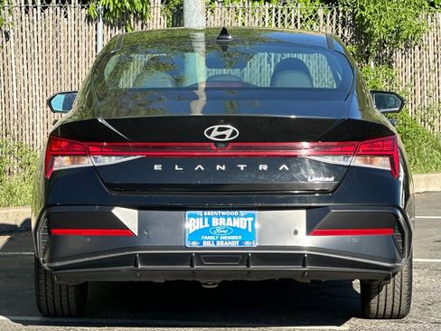 Used 2024 Hyundai Elantra Limited image 8