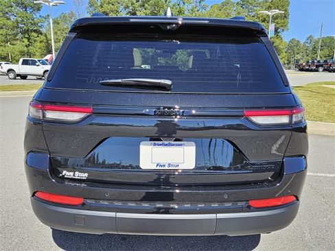 New 2025 Jeep Grand Cherokee Limited w/ Luxury Tech Group II image 13