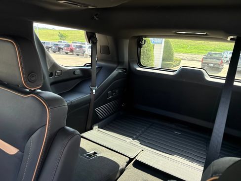 Used 2024 GMC Yukon AT4 w/ Technology Package AWD/4WD image 13