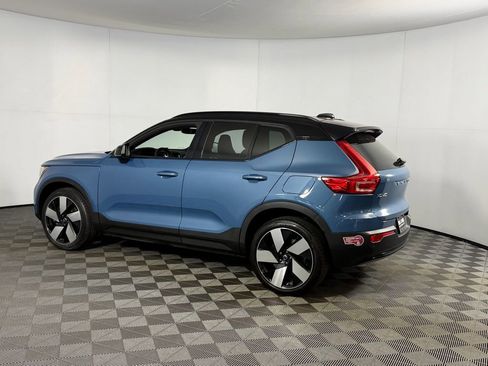 Used 2023 Volvo XC40 Recharge Plus image 9