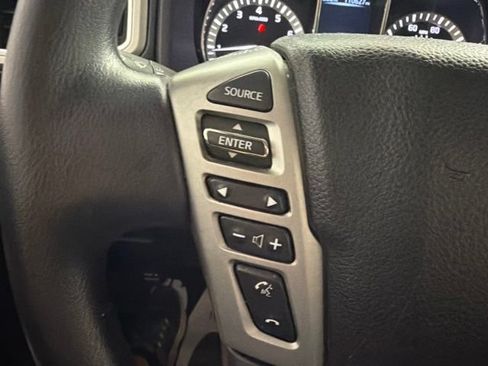Used 2018 Nissan Titan SV AWD/4WD image 27