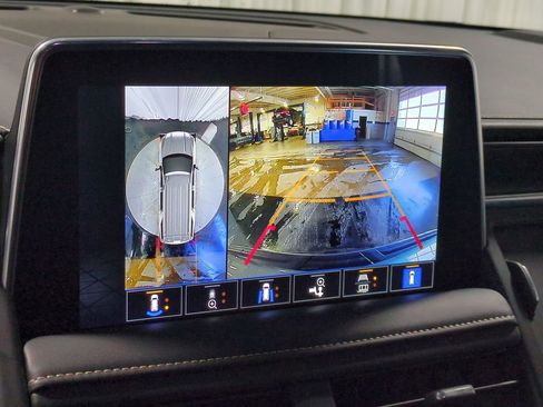 Used 2023 GMC Yukon SLT w/ SLT Luxury Package image 28