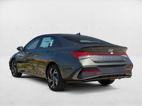 New 2025 Hyundai Elantra SEL image 9