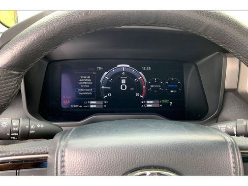 Used 2024 Toyota Tundra Limited AWD/4WD image 19