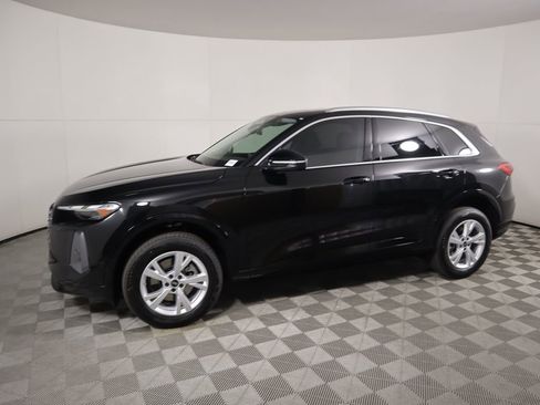 Used 2025 Audi Q5 2.0T Premium w/ Convenience Package image 9