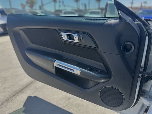 Used 2017 Ford Mustang Coupe image 7