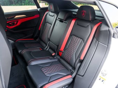 Used 2025 Lamborghini Urus SE AWD/4WD image 47