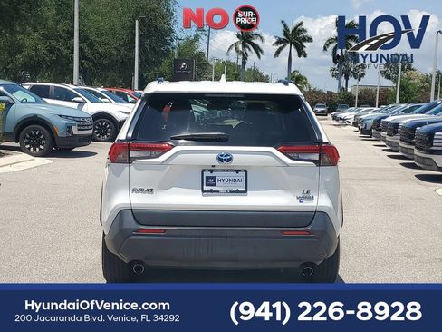 Used 2020 Toyota RAV4 LE AWD/4WD image 7