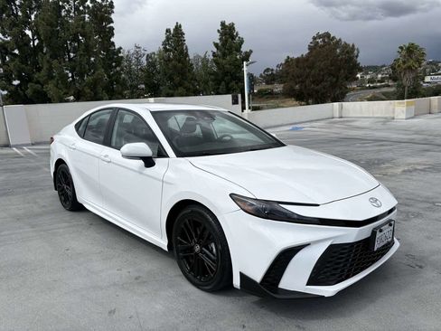 Used 2025 Toyota Camry SE image 41