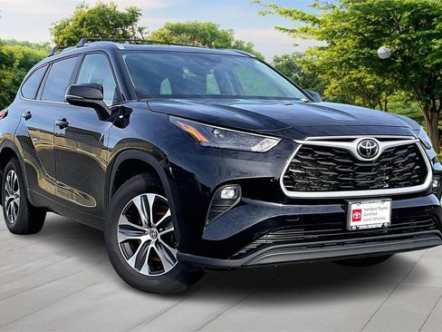Certified 2023 Toyota Highlander XLE image 1