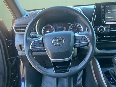 Used 2022 Toyota Highlander XSE image 26