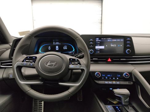 Used 2025 Hyundai Elantra Sport image 22