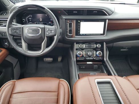 Certified 2023 GMC Yukon Denali Ultimate w/ LPO, Floor Liner Package AWD/4WD image 27