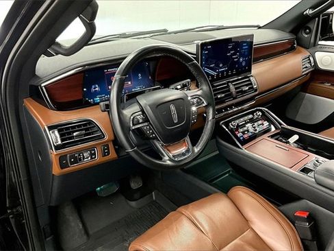 Used 2023 Lincoln Navigator Reserve image 12