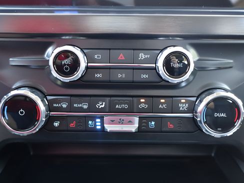 New 2026 Ford F250 Lariat w/ Black Appearance Package AWD/4WD image 14