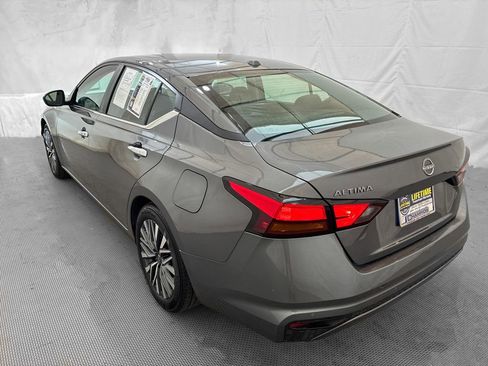 Used 2025 Nissan Altima 2.5 SV FWD image 5