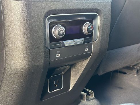Used 2024 Chevrolet Suburban LT RWD image 41