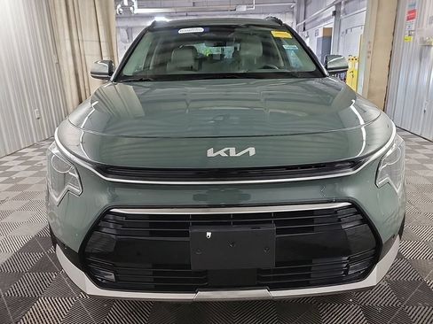 Used 2023 Kia Niro EX Touring FWD image 3