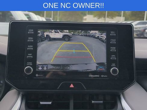 Used 2022 Toyota Venza LE image 16