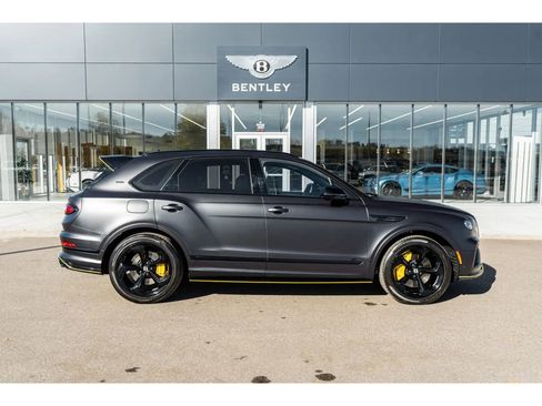 Used 2025 Bentley Bentayga image 14