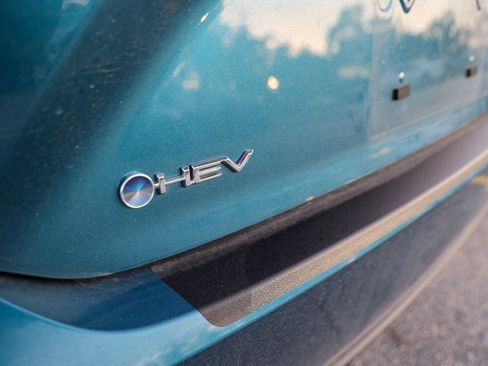 Used 2025 Toyota Camry LE w/ Convenience Package image 10