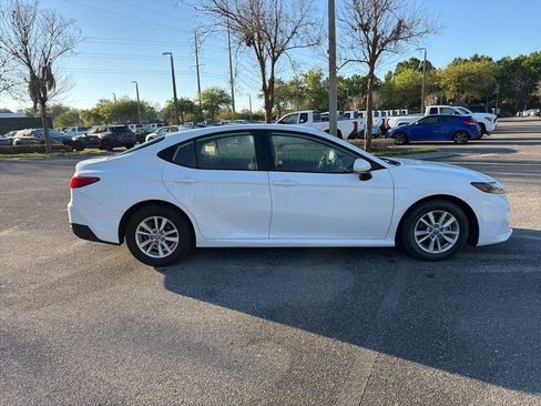 Used 2025 Toyota Camry LE image 6