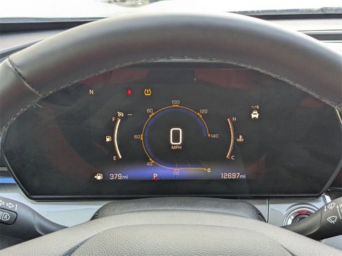 Used 2025 Chevrolet Trax LT w/ LT Convenience Package image 16