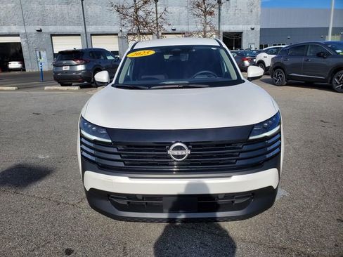 Certified 2025 Nissan Kicks SV image 9