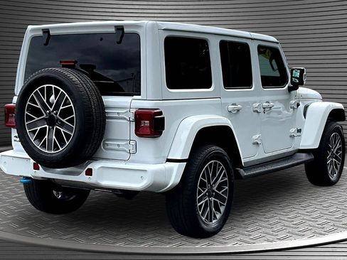 Used 2022 Jeep Wrangler Unlimited Sahara AWD/4WD image 6