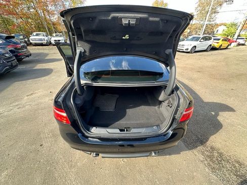 Used 2018 Jaguar XE Premium image 26