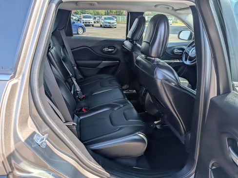 Used 2021 Jeep Cherokee Latitude Lux image 12