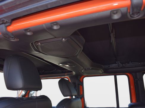 Used 2018 Jeep Wrangler Unlimited Sahara AWD/4WD image 26