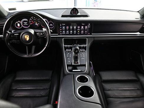 Used 2022 Porsche Panamera image 28