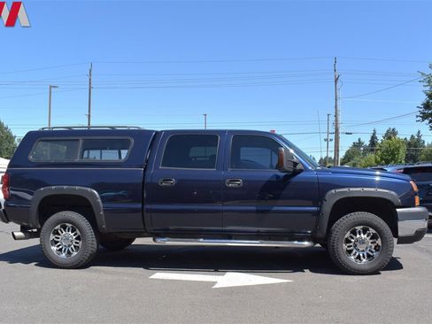 Used 2006 Chevrolet Silverado 2500 LT w/ Heavy-Duty Power Package image 6